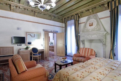 Foscari Palace image 2