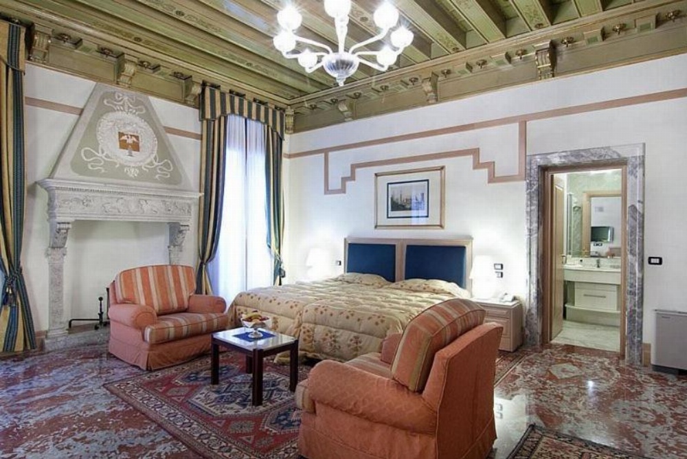 Foscari Palace Image 22